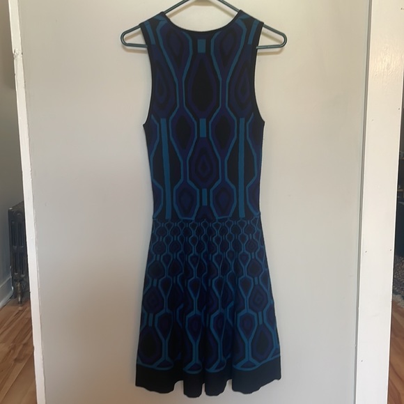 LEOTA Ava A-Line Fit and Flare Geometric Sweater Knit Sleeveless Dress - Picture 7 of 13